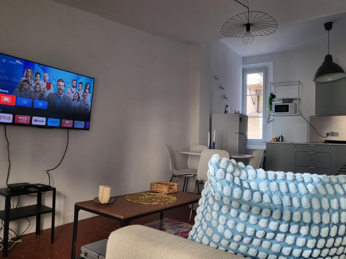 Apartment Avec Son Toit Terrasse, En Plein Coeur De *