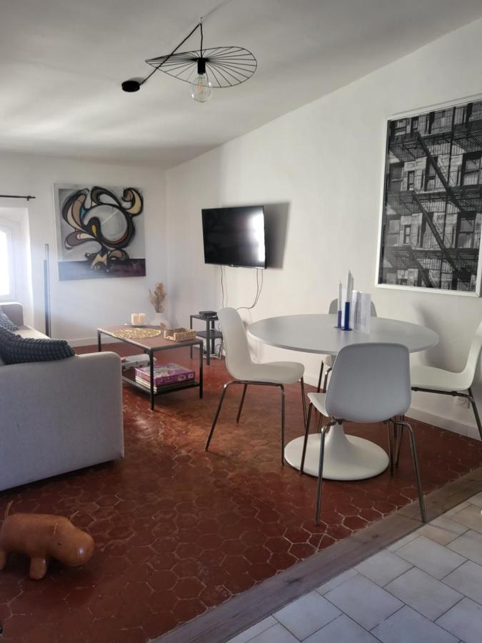 Avec Son Toit Terrasse, En Plein Coeur De * Marseille