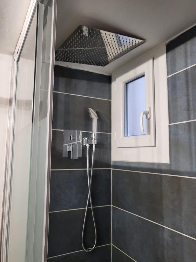 Avec Son Toit Terrasse, En Plein Coeur De Appartement Marseilles