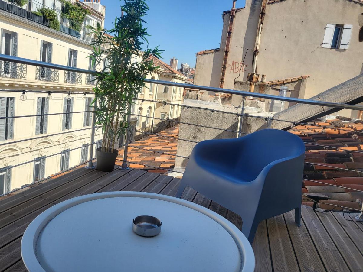 Avec Son Toit Terrasse, En Plein Coeur De